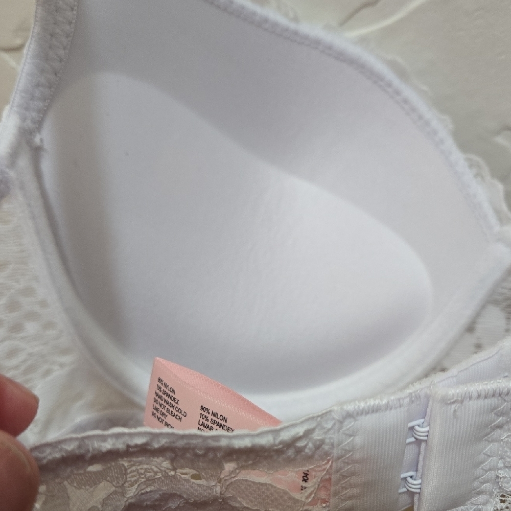 3/$10 NWOT-Juicy Couture White Push-up Lace Bra with Underwire - Picture 4 of 6